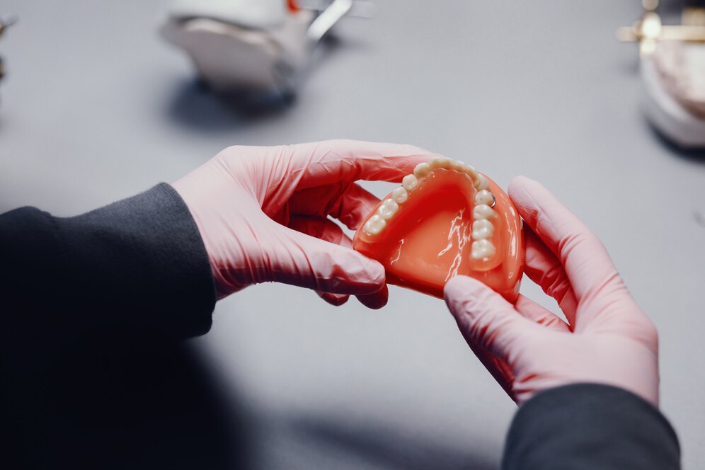 Dentures fitting service